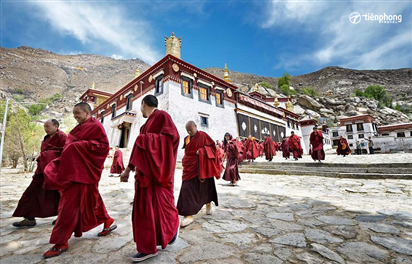 Làng Văn Hóa Tây Tạng, Trung Quốc